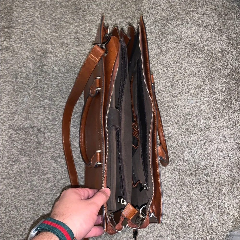 Cluci cognac Brown Leather briefcase with Strap